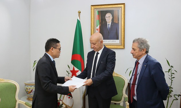Promouvoir la coopération entre le Vietnam et l'Algérie