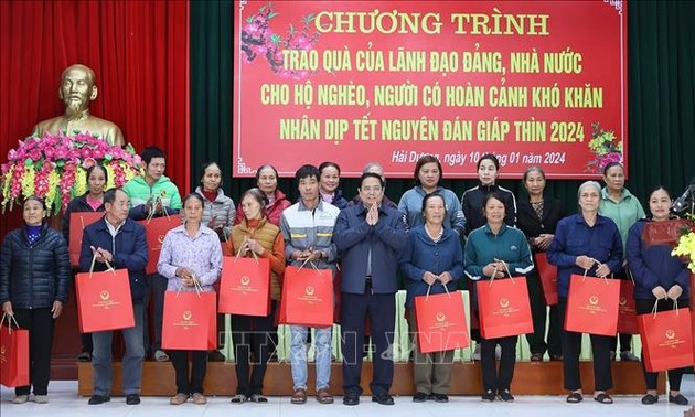 Pham Minh Chinh offre des cadeaux du Têt aux personnes défavorisées de Hai Duong