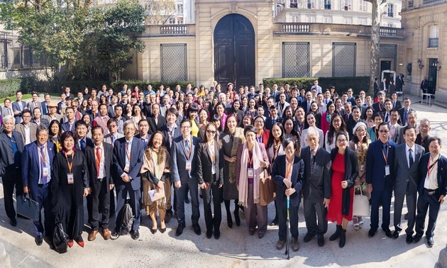 Paris accueille le deuxième Forum des leaders vietnamiens du monde