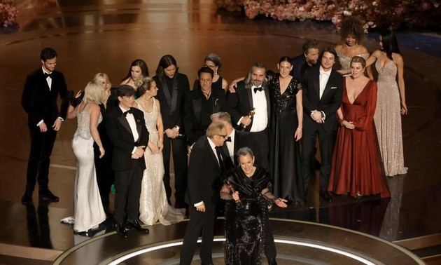 Triomphe d'Oppenheimer aux Oscars: Nolan et son équipe raflent sept statuettes