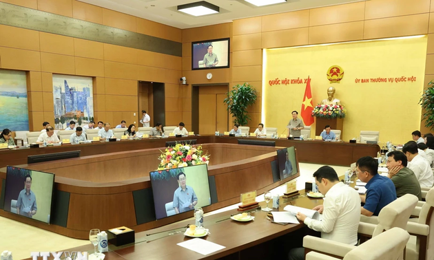 Vuong Dinh Huê: priorité aux préparatifs à la septième session de la quinzième législature