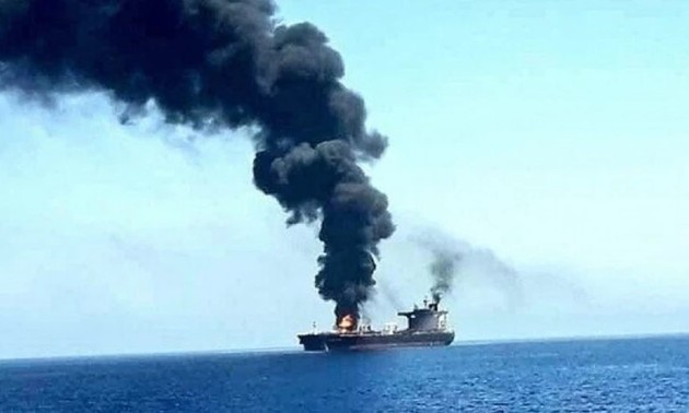 Les Houthis attaquent simultanément de nombreux pétroliers et cargos