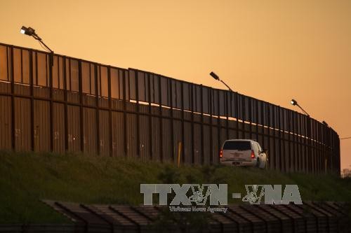Vatican, Spain object to US-Mexico border wall