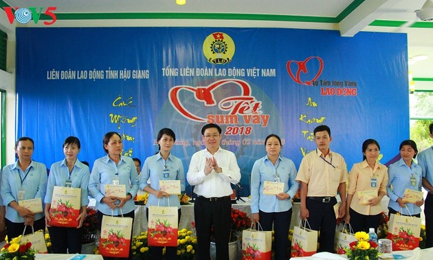 Workers, poor households get Tet gifts 