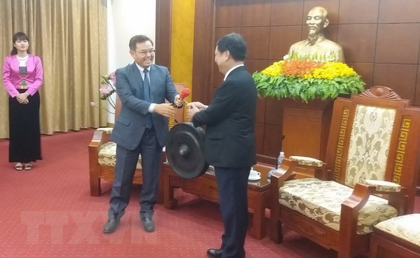President of Lao Front for National Construction visits Hoa Binh 