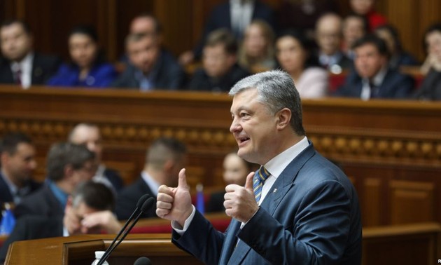 Ukraine amends constitution to cement EU, NATO course
