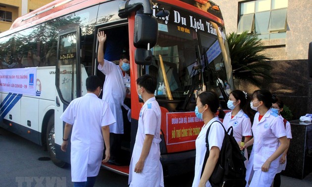 2,700 medical workers join COVID-19 fight in Bac Giang, Bac Ninh