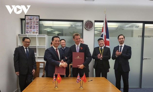 Vietnam, UK enhance cooperation in digital economy, digital transformation