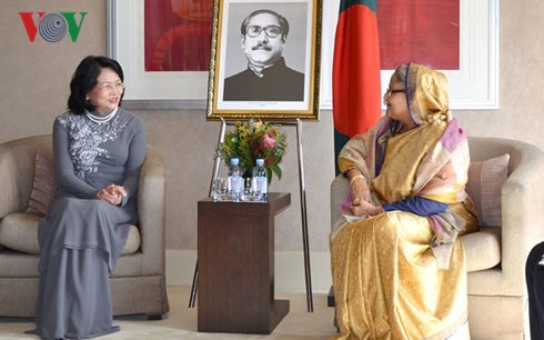 La vice-présidente vietnamienne rencontre la Première ministre bangladaise