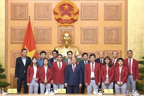 Nguyên Xuân Phuc rencontre la délégation vietnamienne aux ASIAD 18