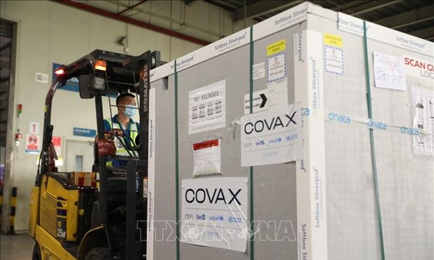 Près de 1,7 million de doses de vaccin anti-COVID-19 de COVAX arrivées au Vietnam