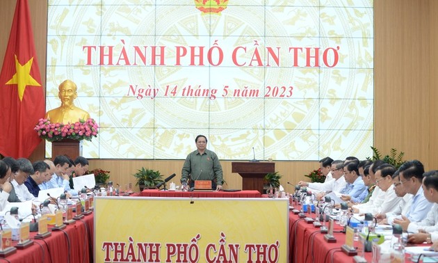Pham Minh Chinh travaille avec les responsables de la ville de Cần Tho