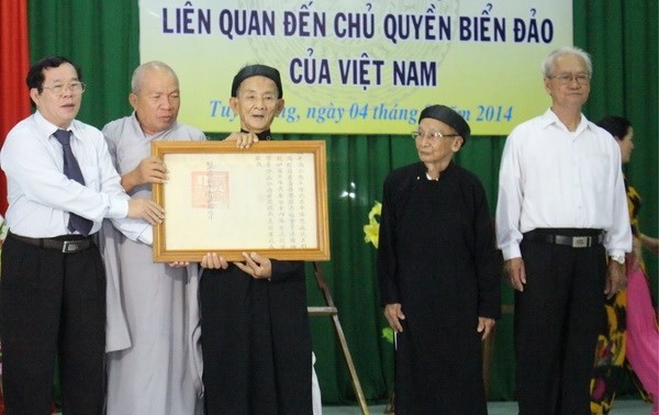 Binh Thuan province receives documents proving Vietnam’s maritime sovereignty