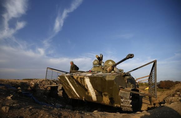 Ukraine to pull back artillery and armored vehicles from buffer zone 