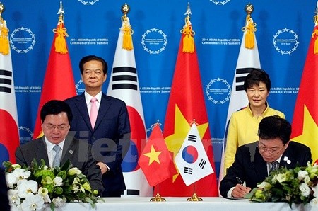 Vietnam, Rok conclude FTA negotiations
