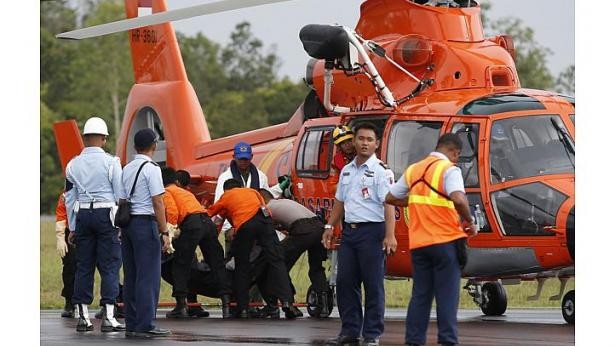 Search for missing QZ8501 resumed