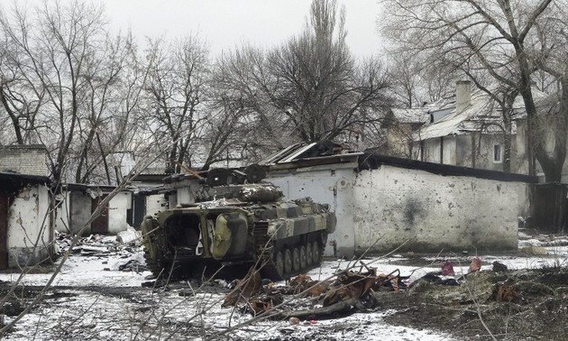 Russia offers demilitarized zone in eastern Ukraine