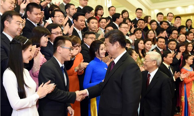 Chinese, Vietnamese leaders call on youth to do more for the bilateral friendship