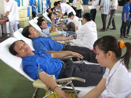 100 outstanding blood donors honored