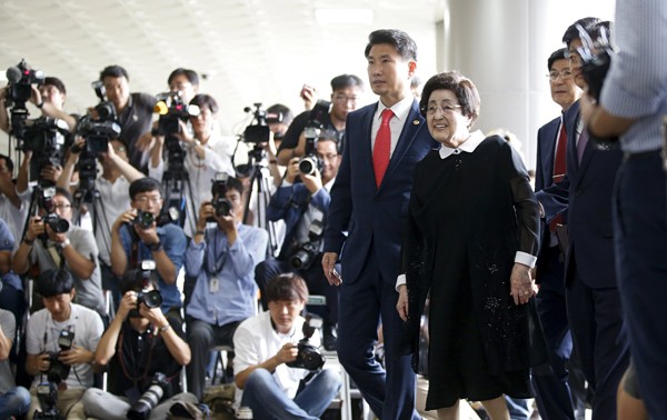 Former RoK First Lady visits DPRK