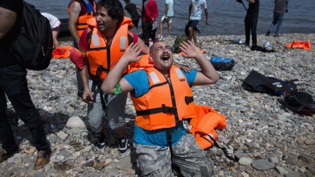 Refugees: more dead and missing in Greek waters