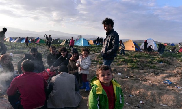 EU pledges 700 million euros to tackle refugee crisis