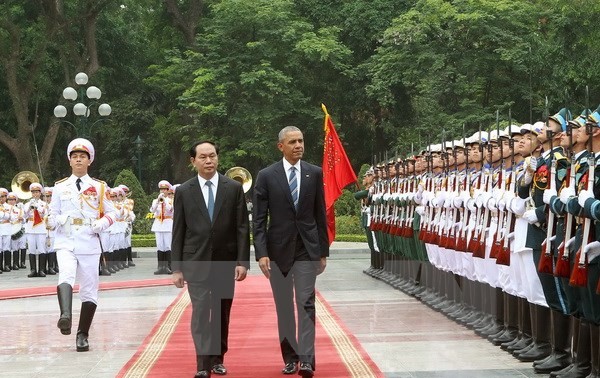 US President Barack Obama begins official visit to Vietnam