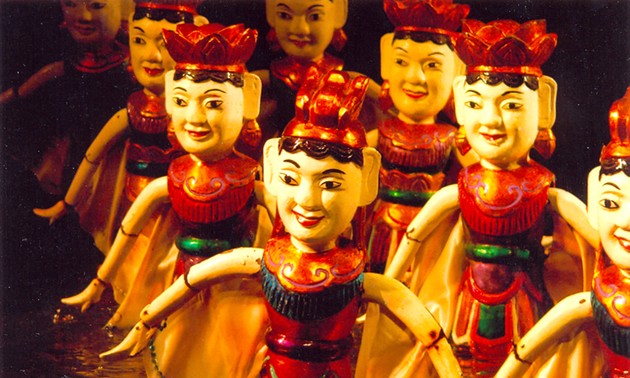 Vietnamese water puppet’s design and manipulation  