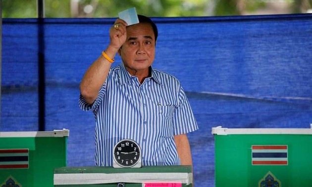 Thai citizens vote on draft constitution