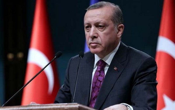 Turkey threatens to allow refugees to enter Europe