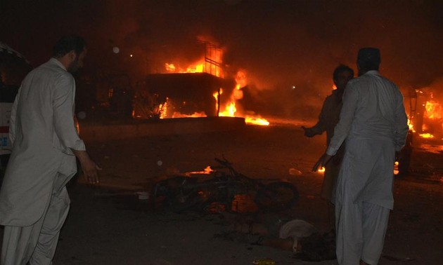 Huge blast in Pakistan kills dozens