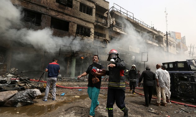 Suicide bombing kills dozen in Iraq