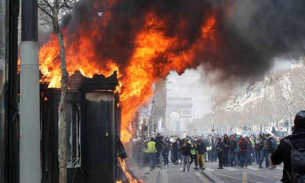 Yellow vest protests continue across France