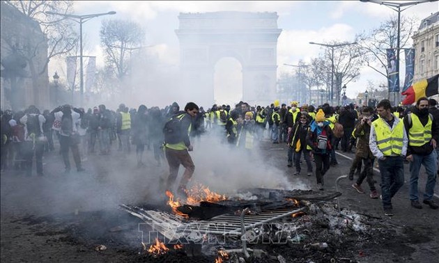 Paris yellow vest protests barred near WWII commemorations 