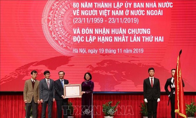 State Committee for Overseas Vietnamese receives second First-class Independence Order