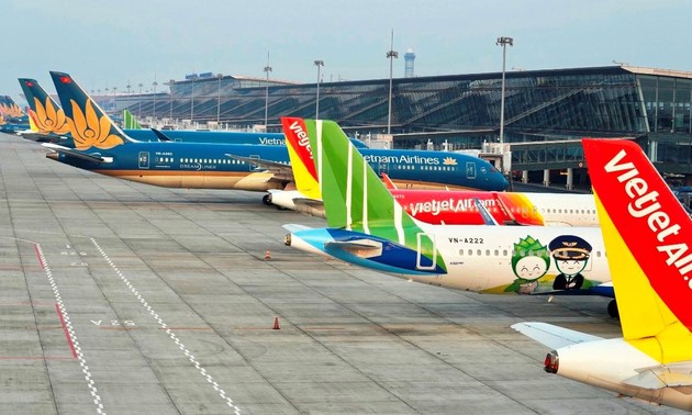 Vietnam halts flights between localities applying social distancing