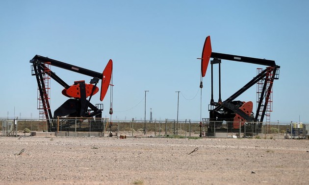 Oil prices hit 7-year highs 