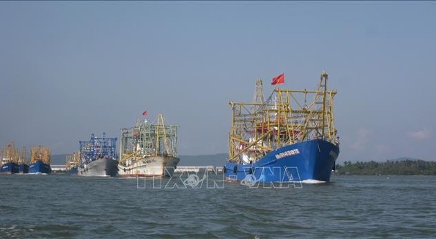 Quang Nam fishing boats set sail for the sea