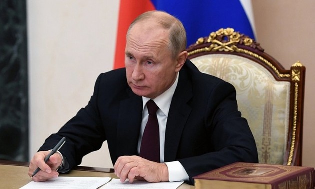 Putin signs decree on special economic measures concerning Western sanctions