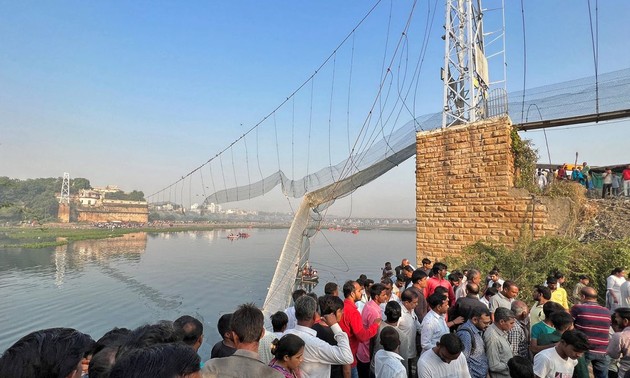 Nine arrested after bridge collapses in India