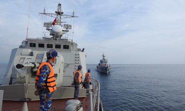 Vietnamese, Cambodian navies conduct joint patrol