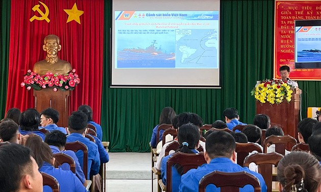 Con Dao district holds session on protecting national seas, islands