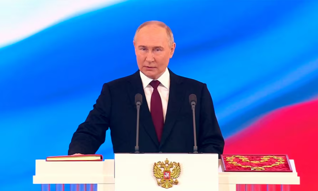 Putin sworn in for new term 