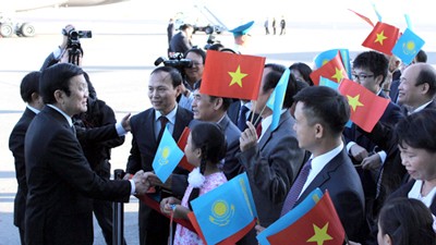 ປະທານປະເທດ Truong Tan Sang ຢ້ຽມຢາມ ສ.Kazakhstan