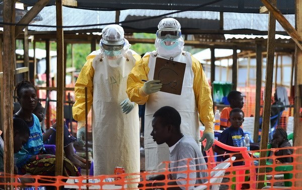 ສປຊ ຈະ“ສວມບົດບາດ ທີ່ແຮງກ່ວາ“ ເພື່ອ ດັບສູນໂລກລະບາດ Ebola