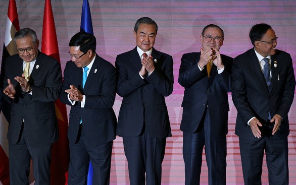아세안 외무장관들, 회의에서 베트남 동해 문제 토론