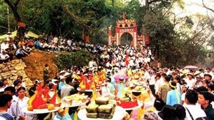 Start des Programms für das Fest im Tempel der Hung-Könige