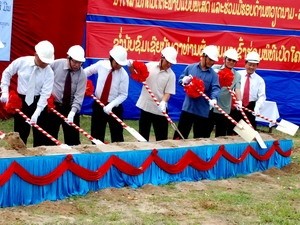  Spatenstich für den Bau der Denkmalanlage für Präsident Ho Chi Minh in Laos