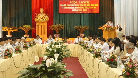 Volksräte der Bergprovinzen in Nordvietnam tauschen Erfahrungen aus