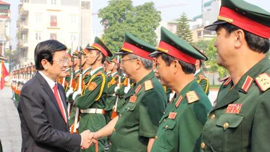 Staatspräsident Truong Tan Sang bei Immatrikulation in der Militärakademie